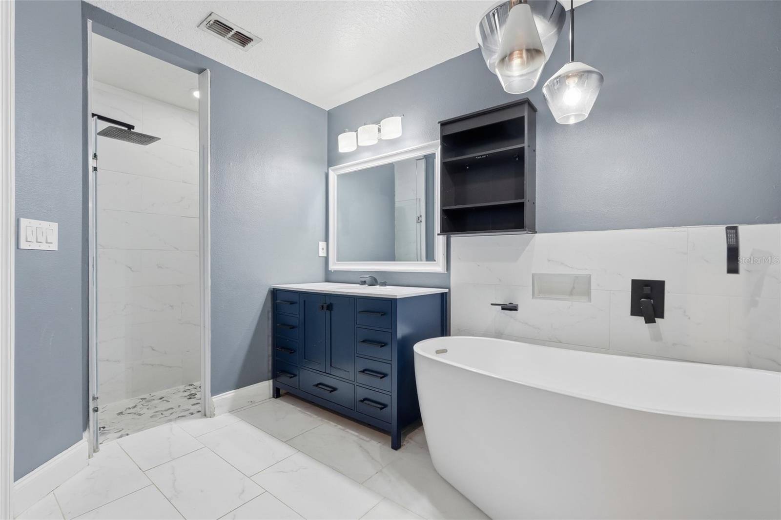 VILLAGE ESTATES LT 01 ORB 2125 P - Residential