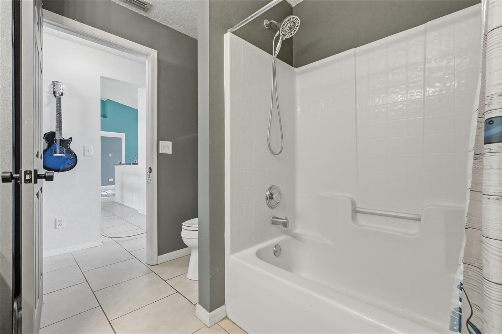 VILLAGE ESTATES LT 01 ORB 2125 P - Residential