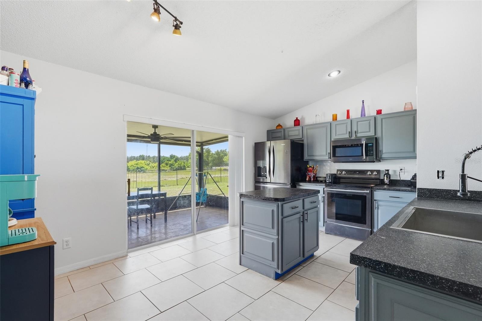 VILLAGE ESTATES LT 01 ORB 2125 P - Residential