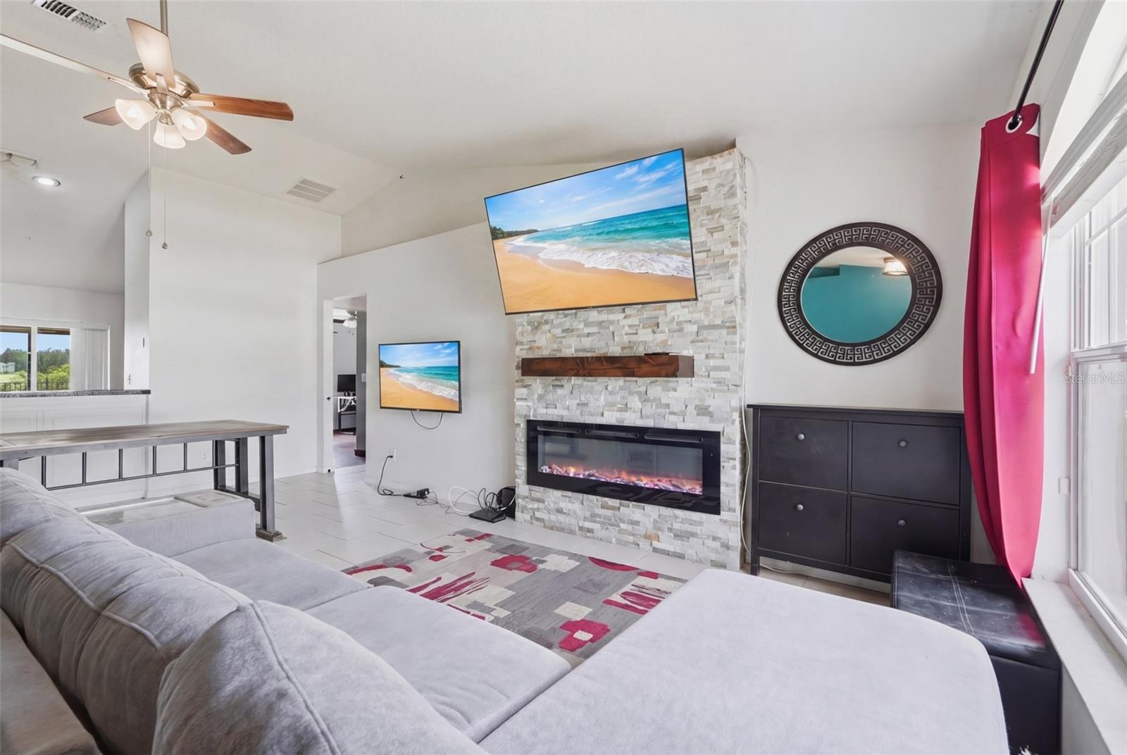 VILLAGE ESTATES LT 01 ORB 2125 P - Residential