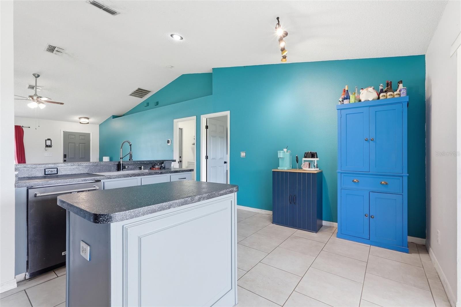 VILLAGE ESTATES LT 01 ORB 2125 P - Residential