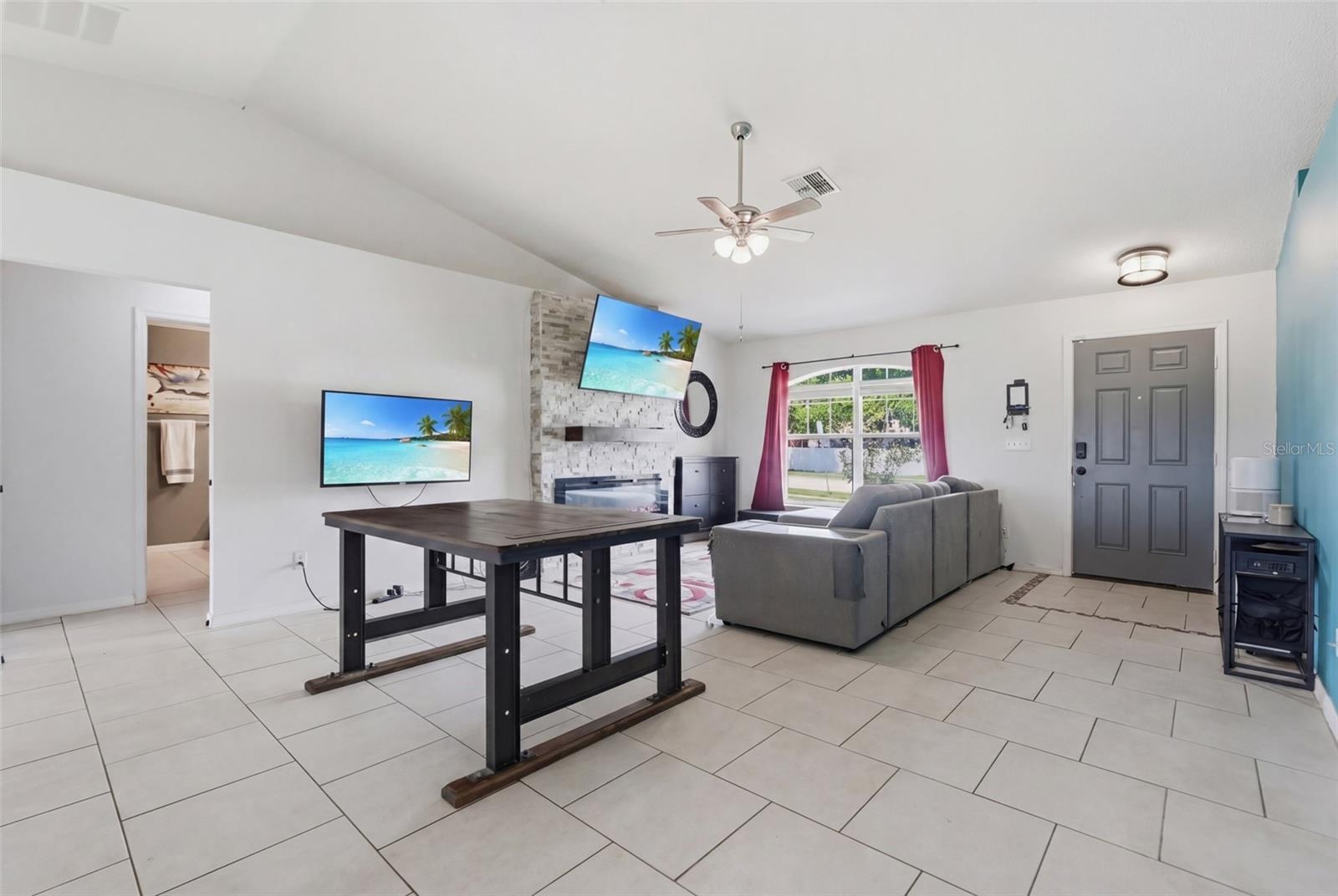 VILLAGE ESTATES LT 01 ORB 2125 P - Residential