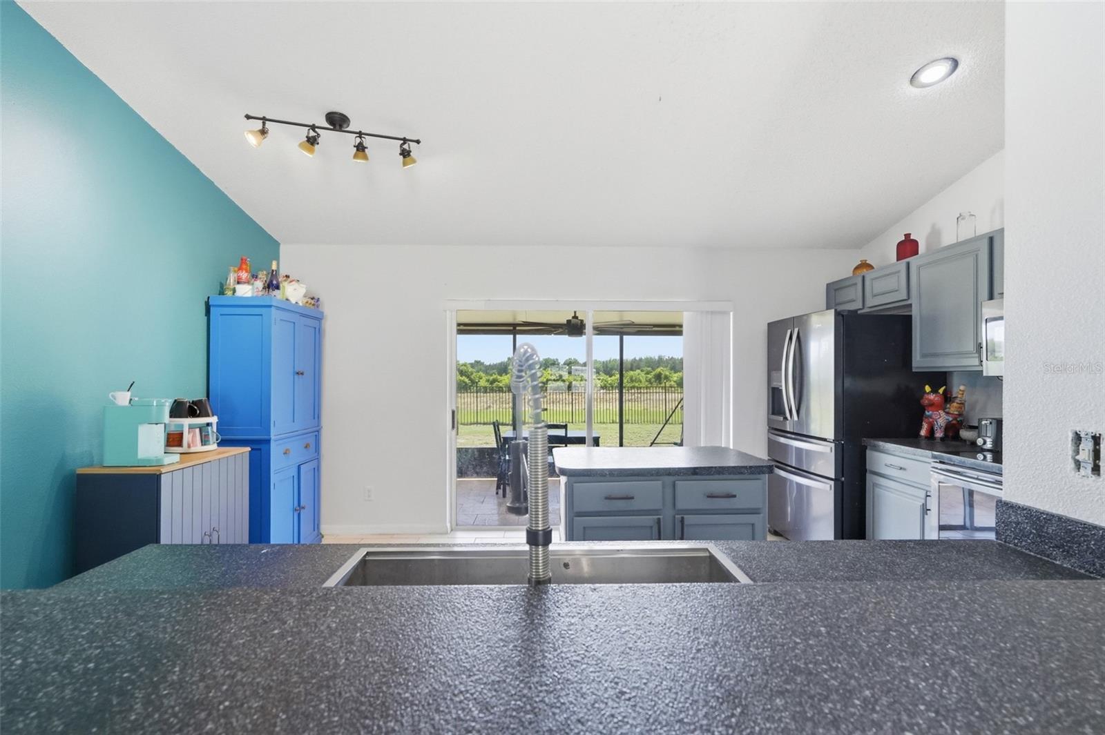 VILLAGE ESTATES LT 01 ORB 2125 P - Residential