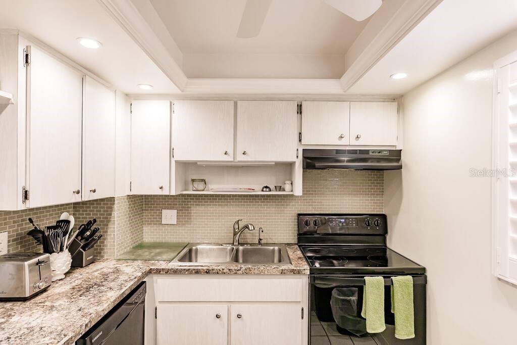 SIESTA HARBOR II - Residential Lease