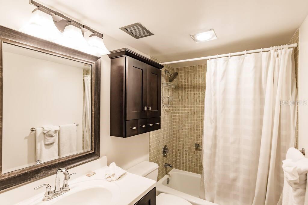 SIESTA HARBOR II - Residential Lease