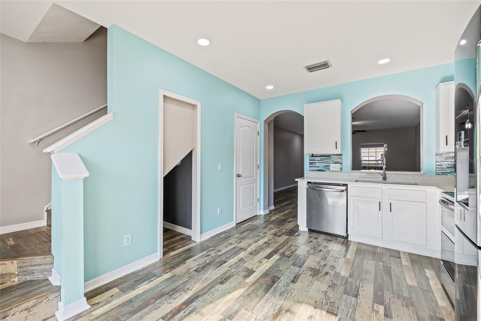 SWAN VIEW TWNHMS - Residential