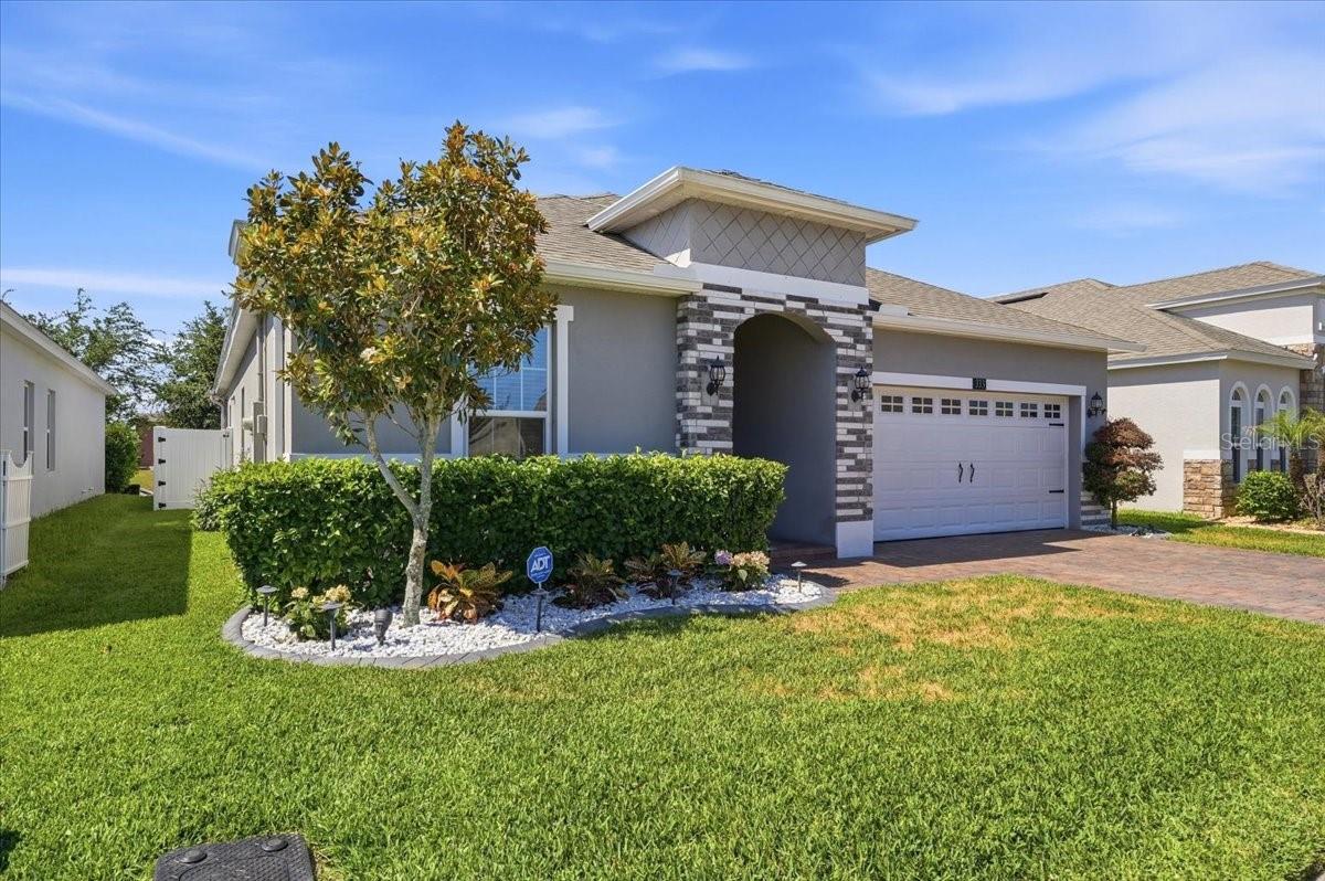 333 MEADOW POINTE DRIVE