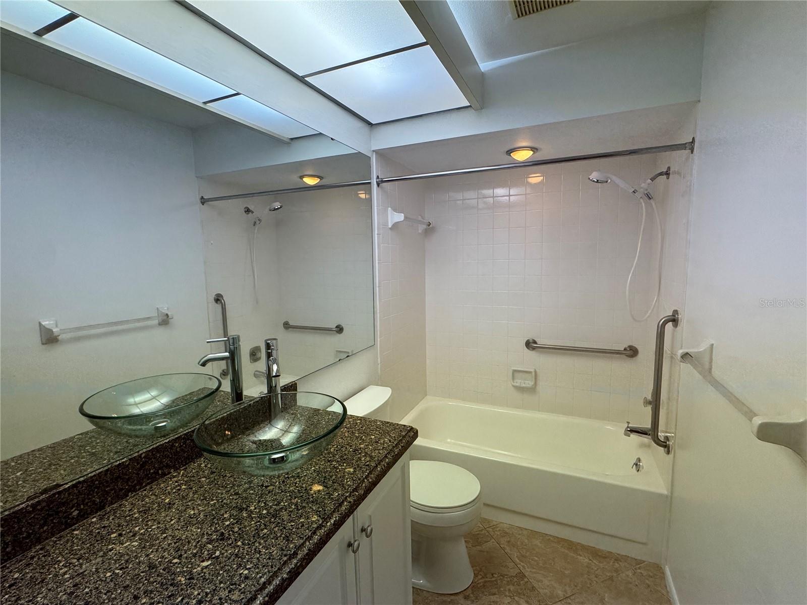 OAKHURST PH II - Residential Lease