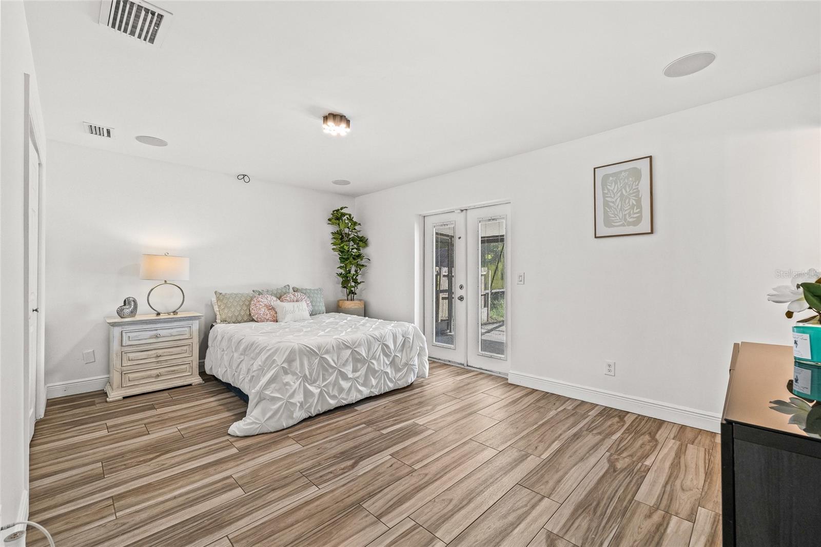 PRESIDENTIAL MANOR UNIT 2B - Residential