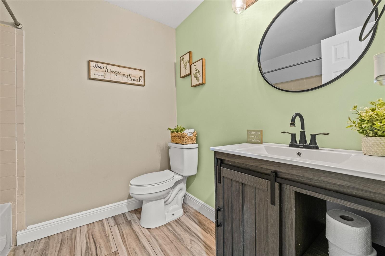 PRESIDENTIAL MANOR UNIT 2B - Residential