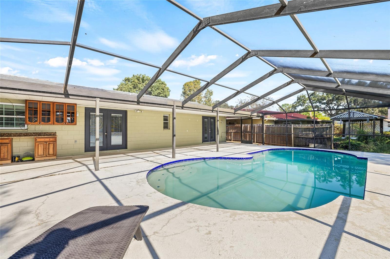 PRESIDENTIAL MANOR UNIT 2B - Residential