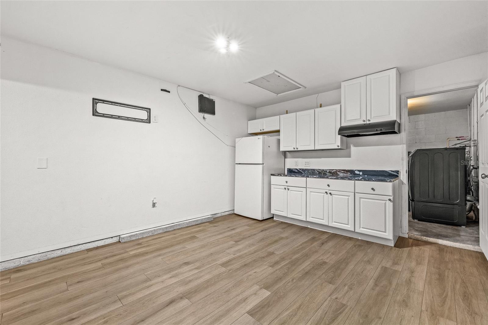 PRESIDENTIAL MANOR UNIT 2B - Residential