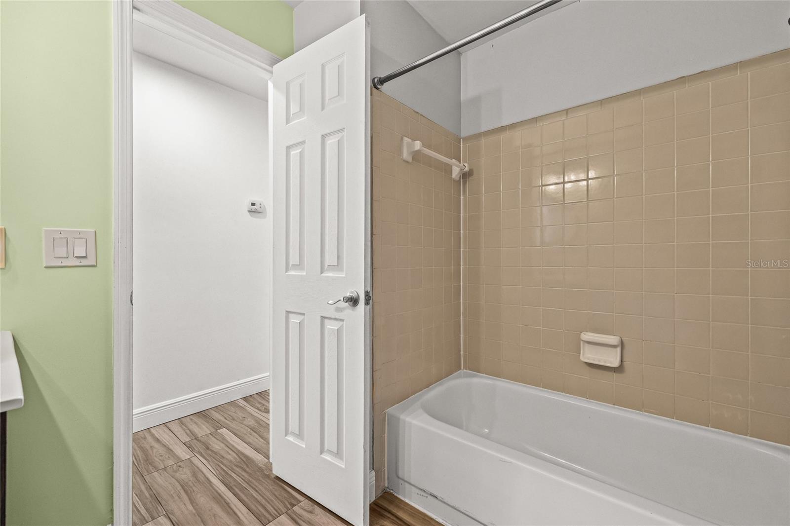 PRESIDENTIAL MANOR UNIT 2B - Residential