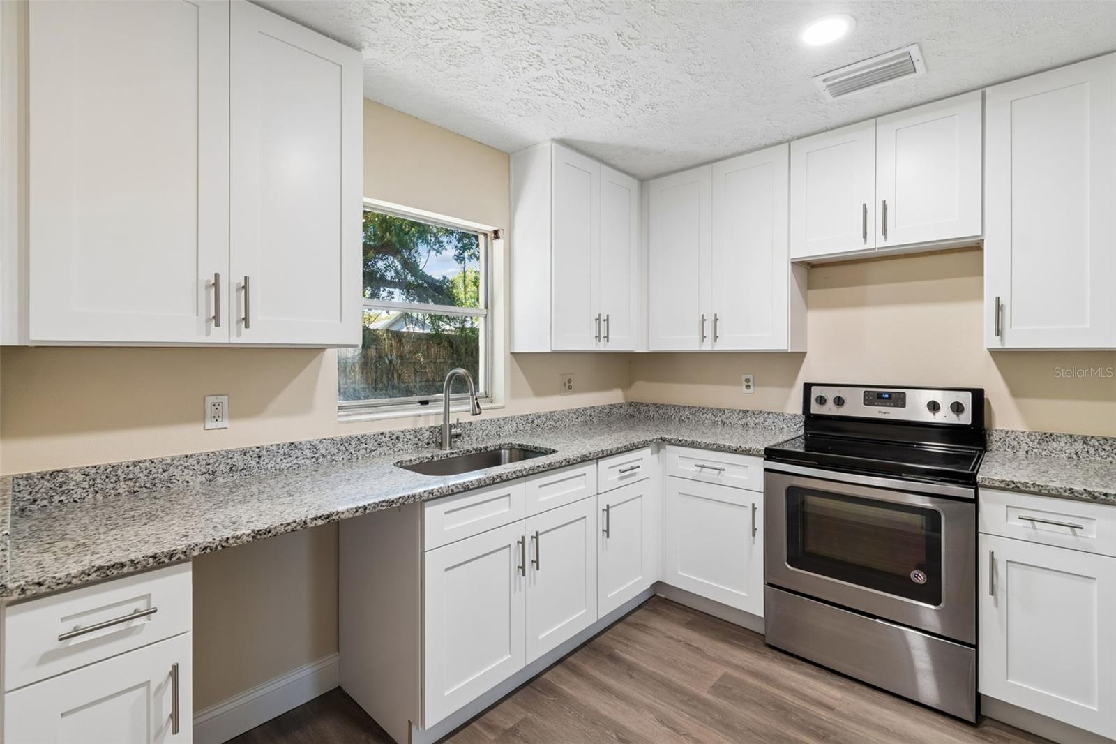 PRESIDENTIAL MANOR - Residential