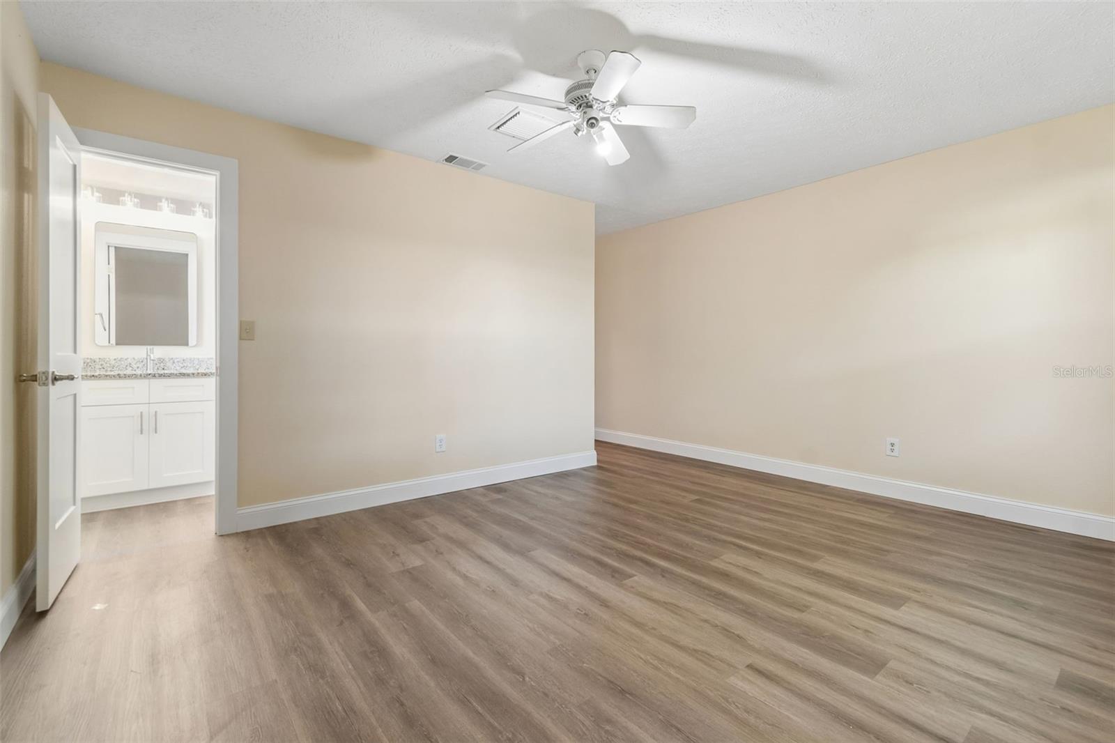 PRESIDENTIAL MANOR - Residential