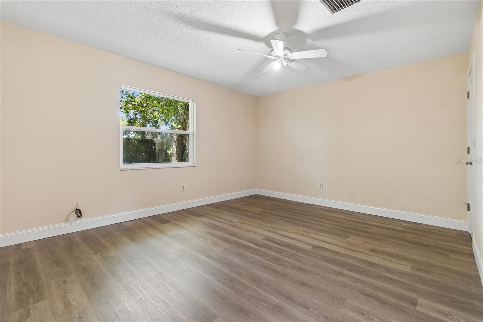 PRESIDENTIAL MANOR - Residential