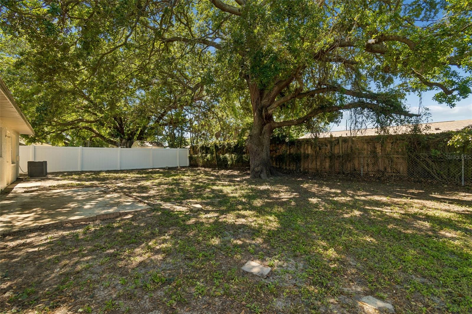 PRESIDENTIAL MANOR - Residential