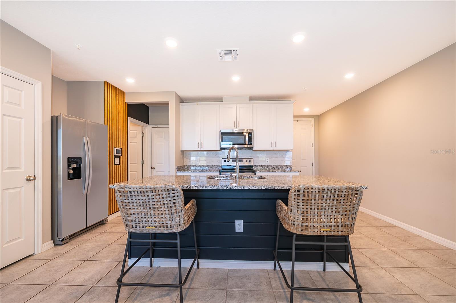 963 ROBIN HOLLY STREET