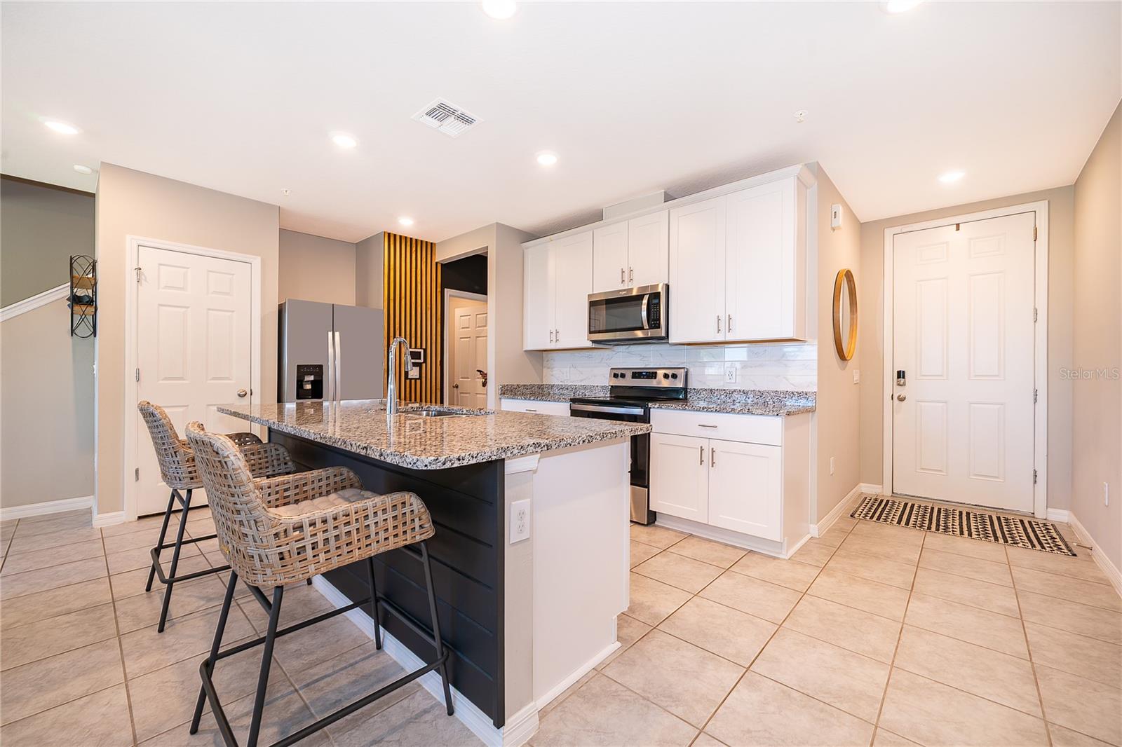 963 ROBIN HOLLY STREET