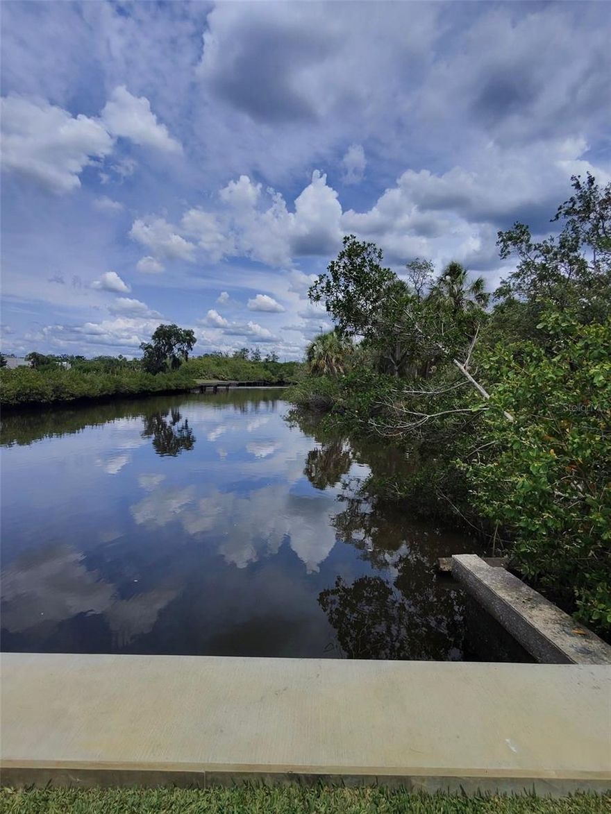 Excellent Waterfront lot!  location just off Alt 19 in Tarpon Springs, located on Meres Blvd.  Short boat ride out to the gulf.  Couple minutes to the sponge docks for great dinning and shopping.  Build your dream home, conveniently located near everything!  Listing agent has blueprints for new construction 2/2 or 3/2 on this lot.  Please call/text for more info on the new construction info.