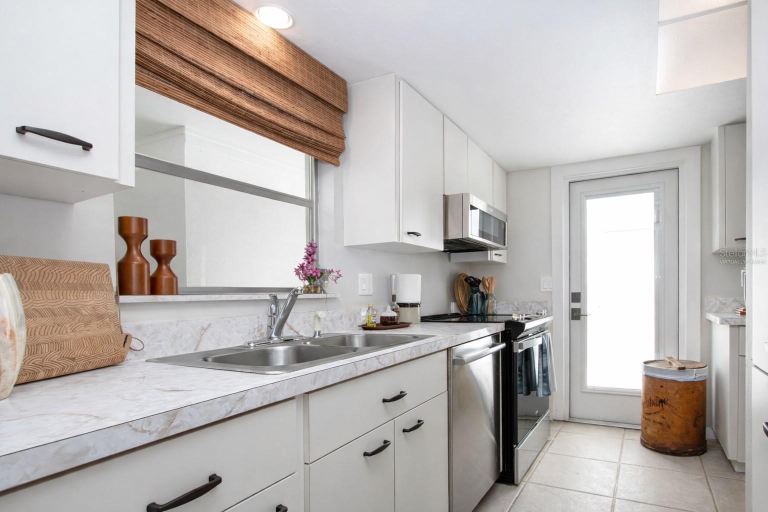 GULF GATE GARDEN HOMES E - Residential