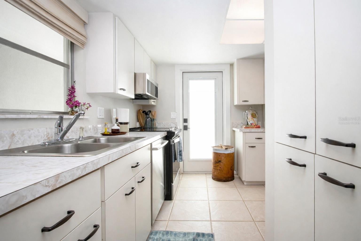 GULF GATE GARDEN HOMES E - Residential
