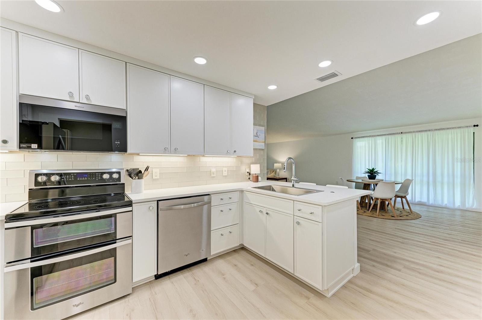SCHOONER BAY - Residential