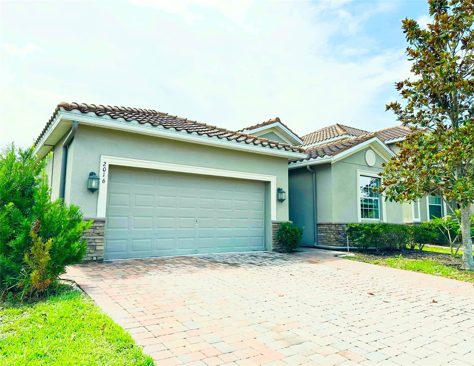 2016 LAKESIDE AVENUE
