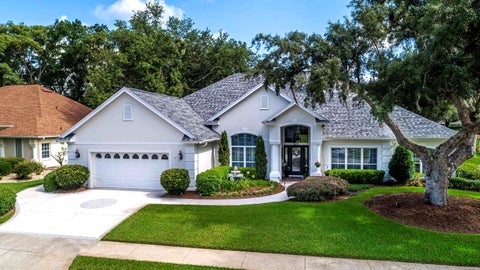 Photo of 5011 Greenbriar Trail, Mount Dora, FL 32757 (MLS # G5114129)