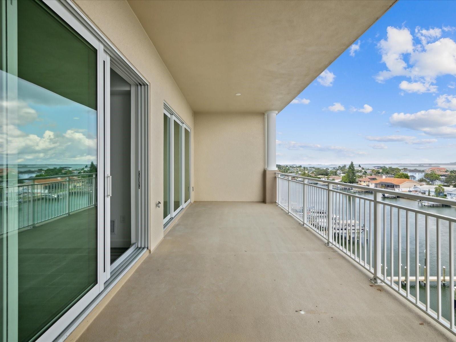 125 ISLAND WAY 305