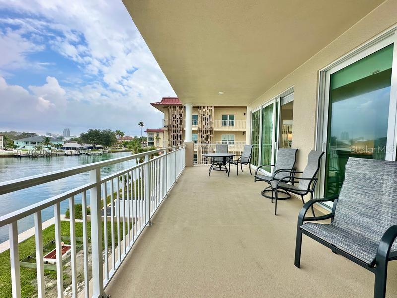 125 ISLAND WAY 305