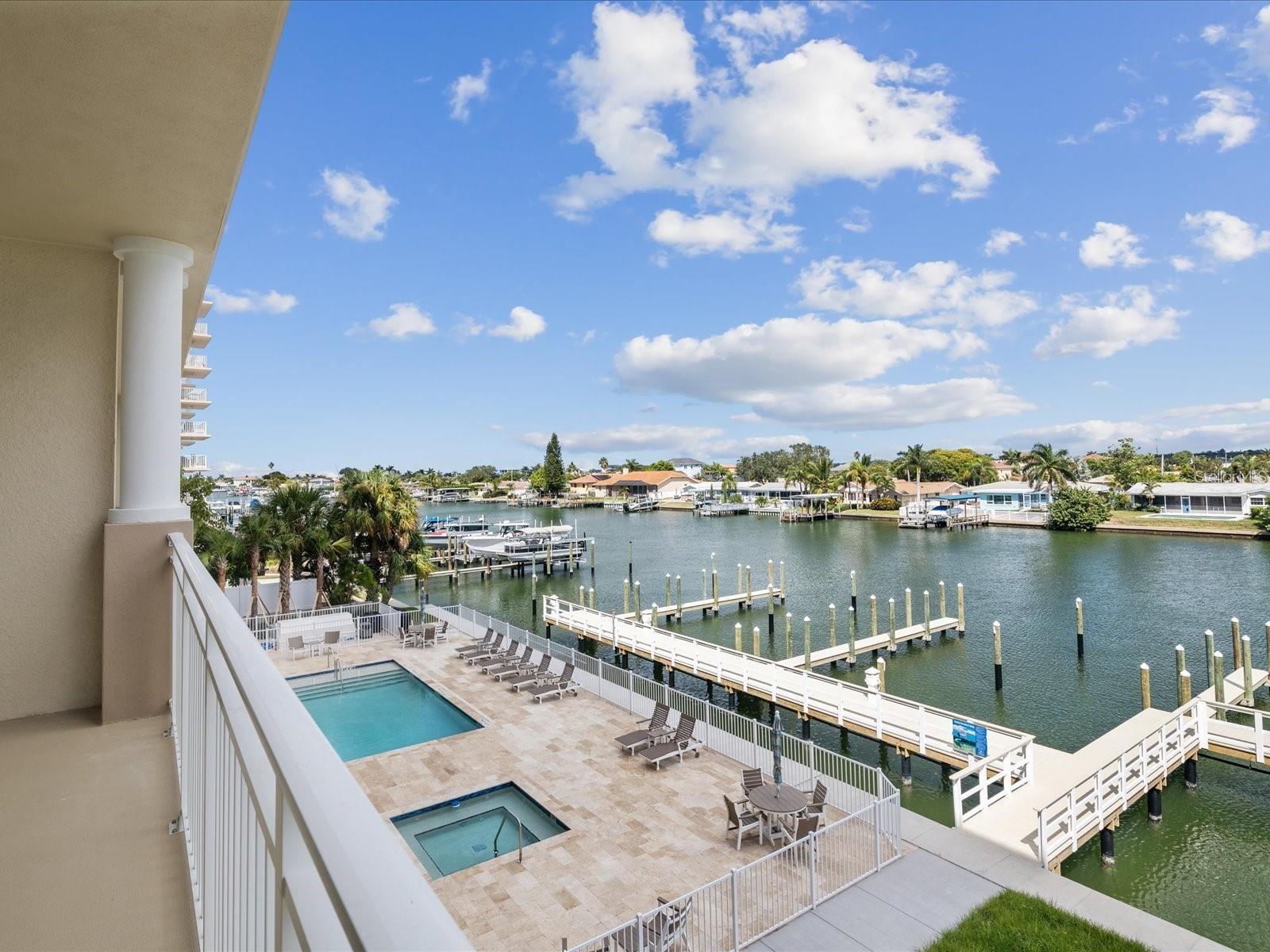 125 ISLAND WAY 305