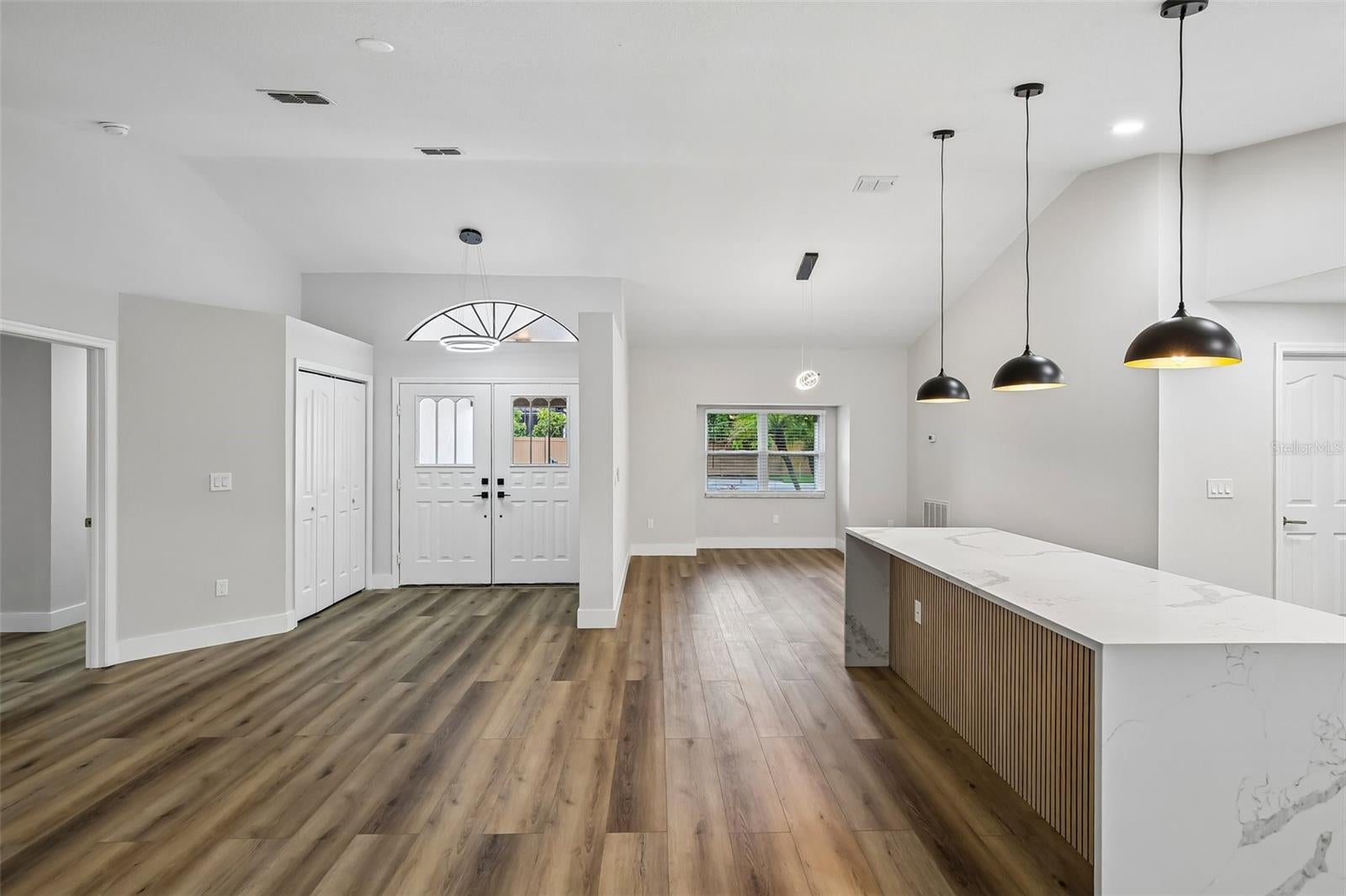 3093 CREST DRIVE