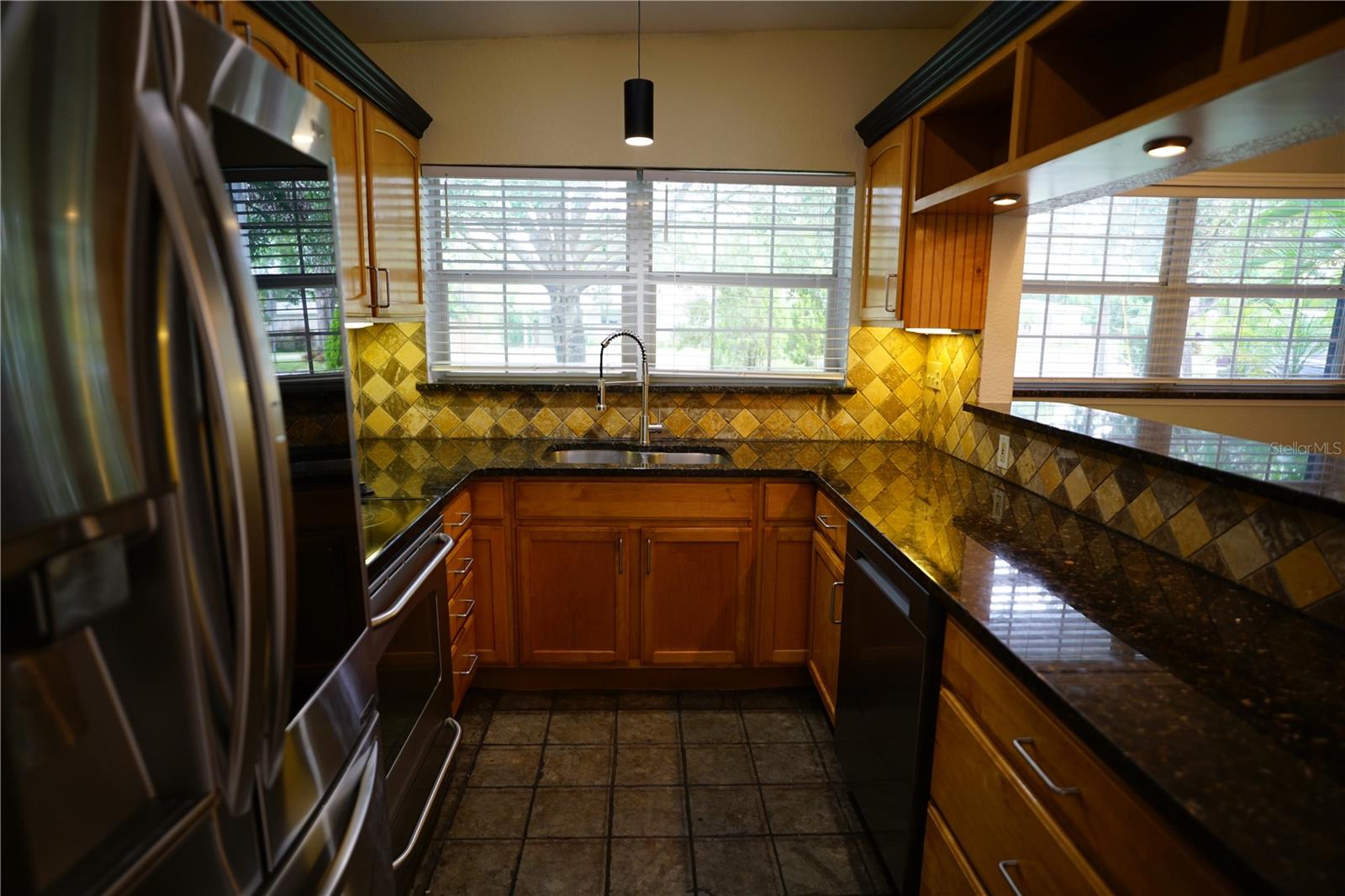 COLONIAL ACRES - Residential Lease