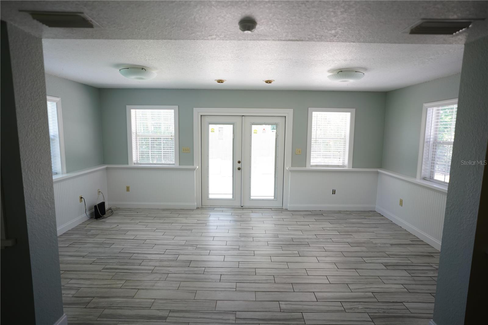 COLONIAL ACRES - Residential Lease