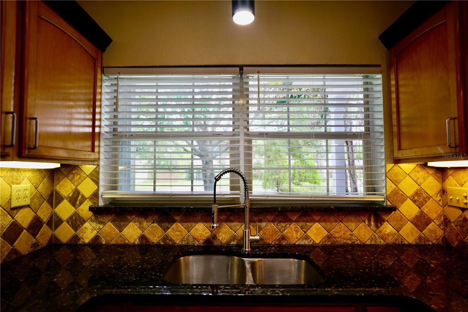 COLONIAL ACRES - Residential Lease