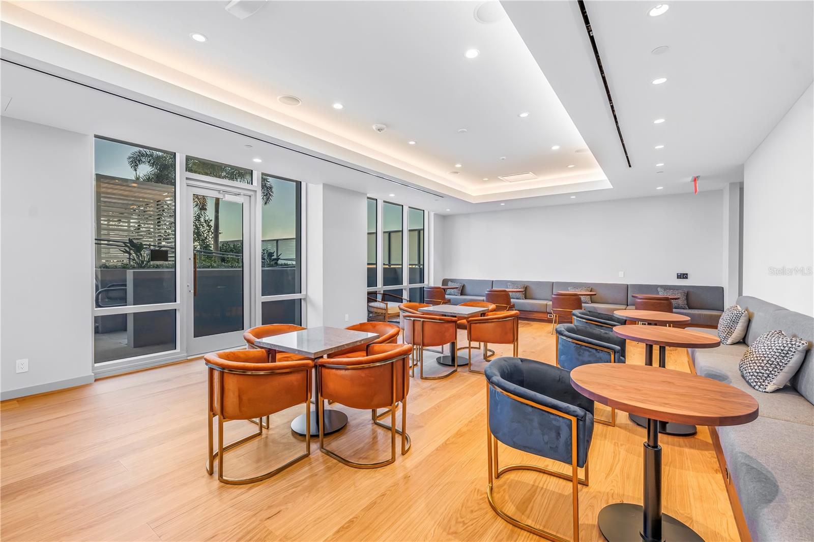 400 CENTRAL - Residential Lease