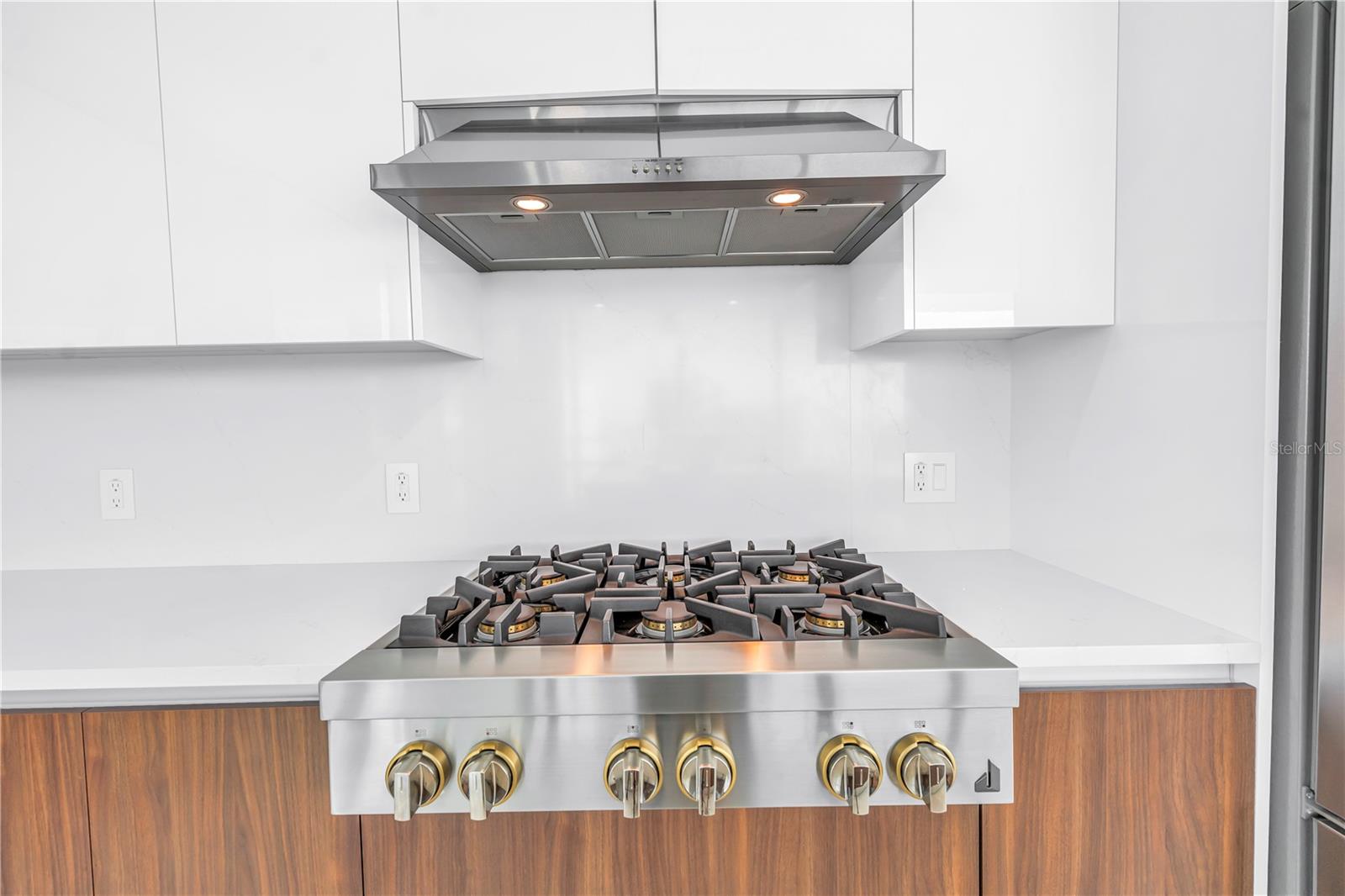 400 CENTRAL - Residential Lease