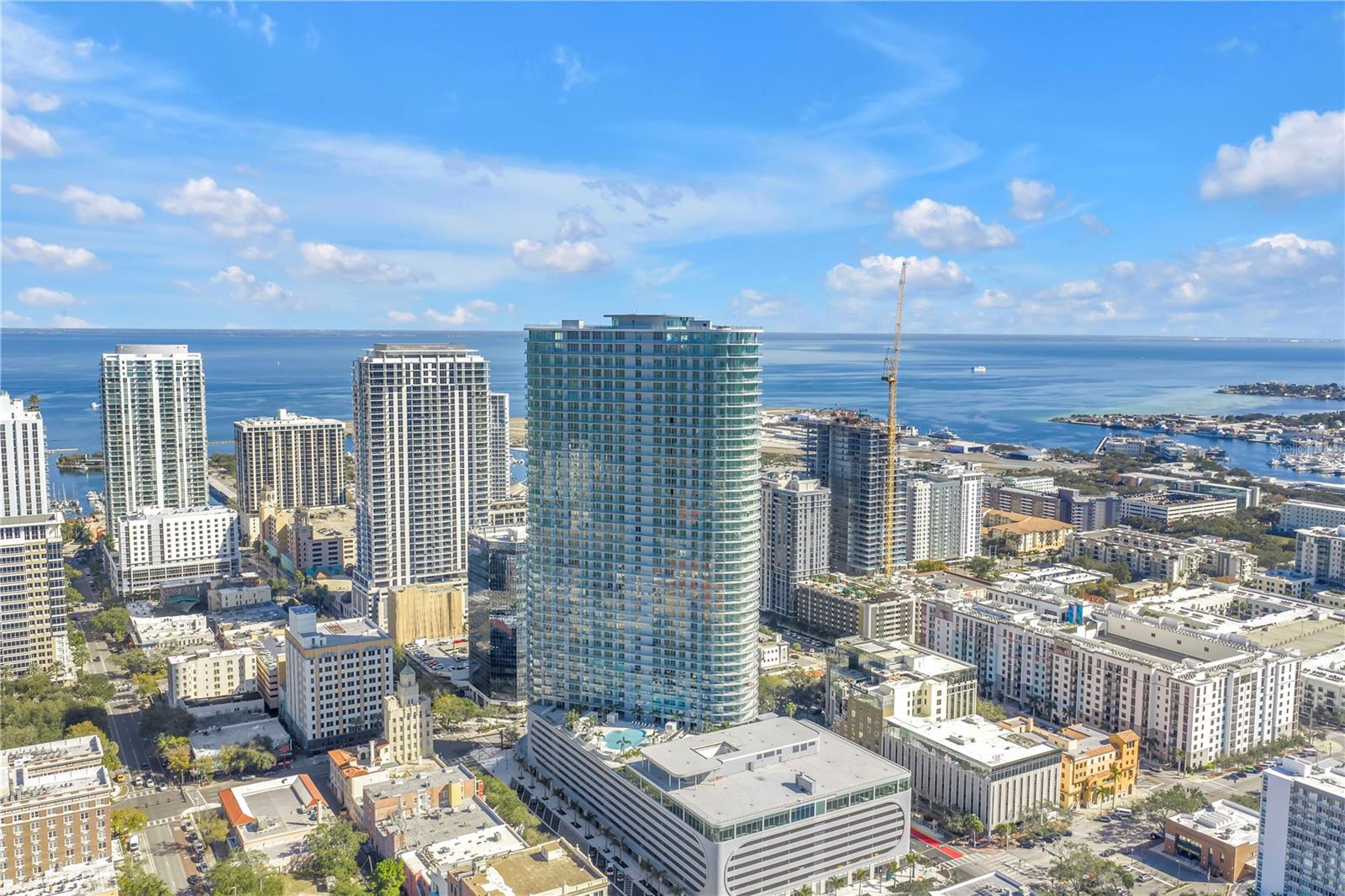 400 CENTRAL - Residential Lease