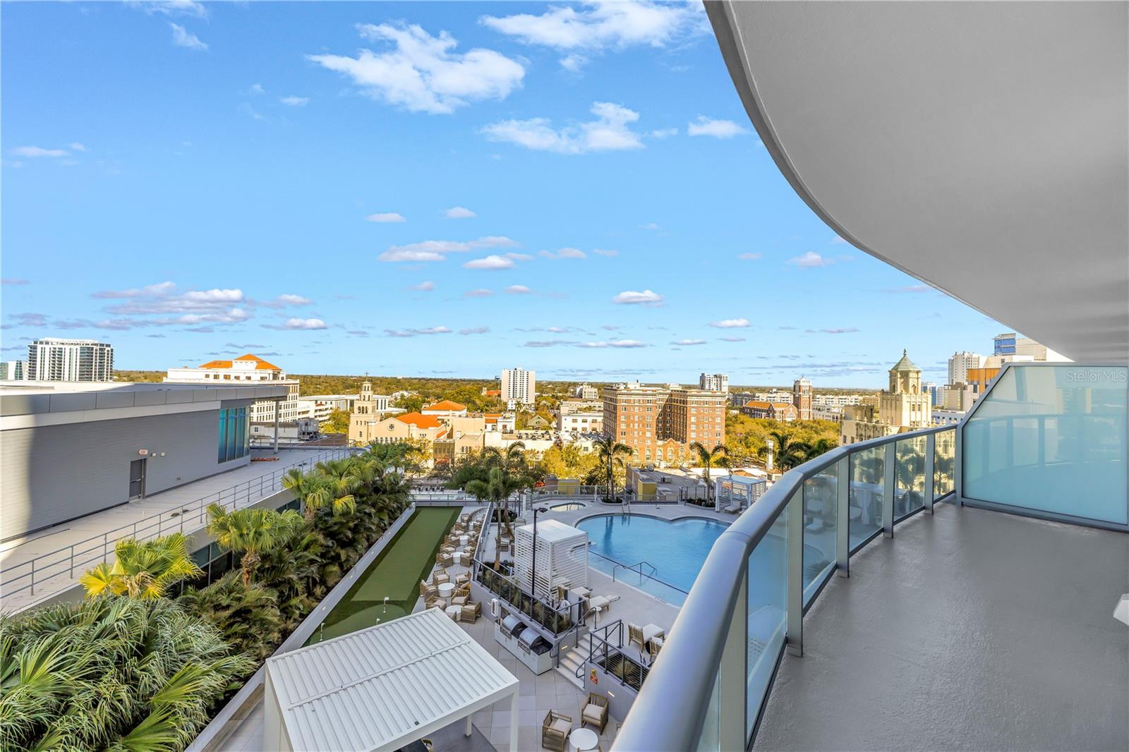 400 CENTRAL - Residential Lease