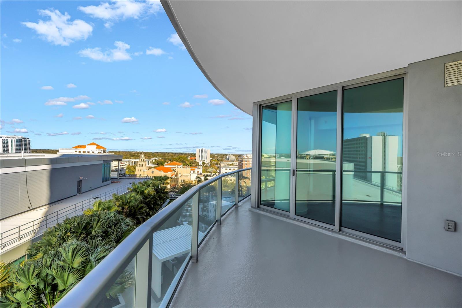 400 CENTRAL - Residential Lease