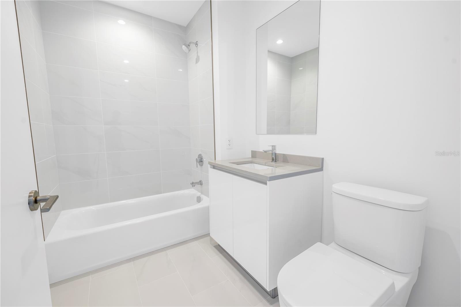 400 CENTRAL - Residential Lease