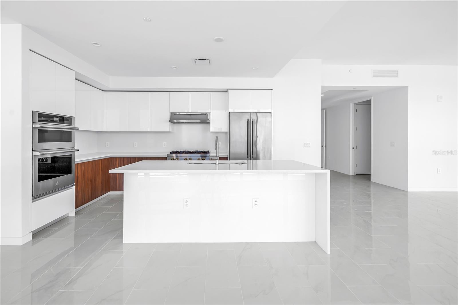 400 CENTRAL - Residential Lease