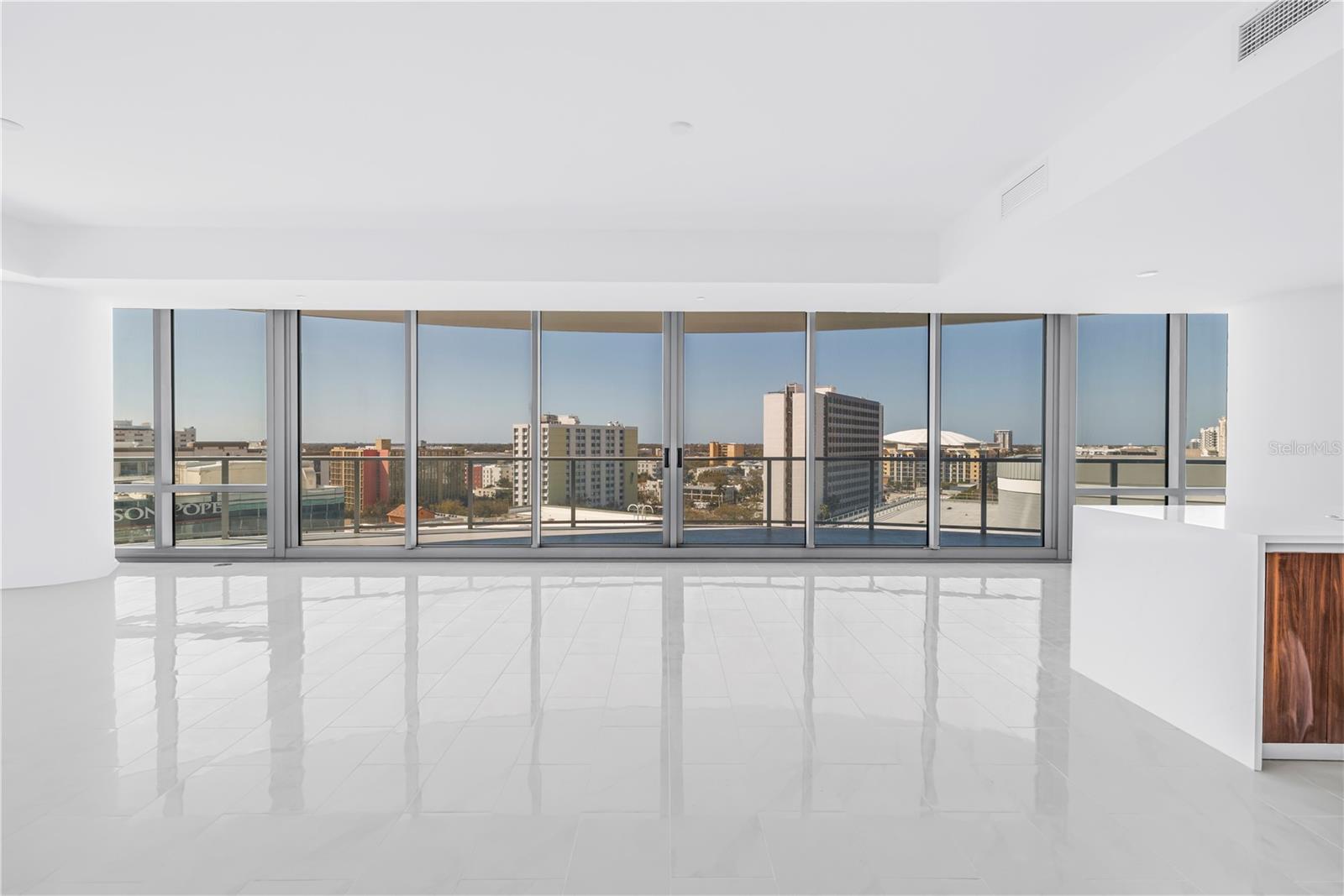 400 CENTRAL - Residential Lease