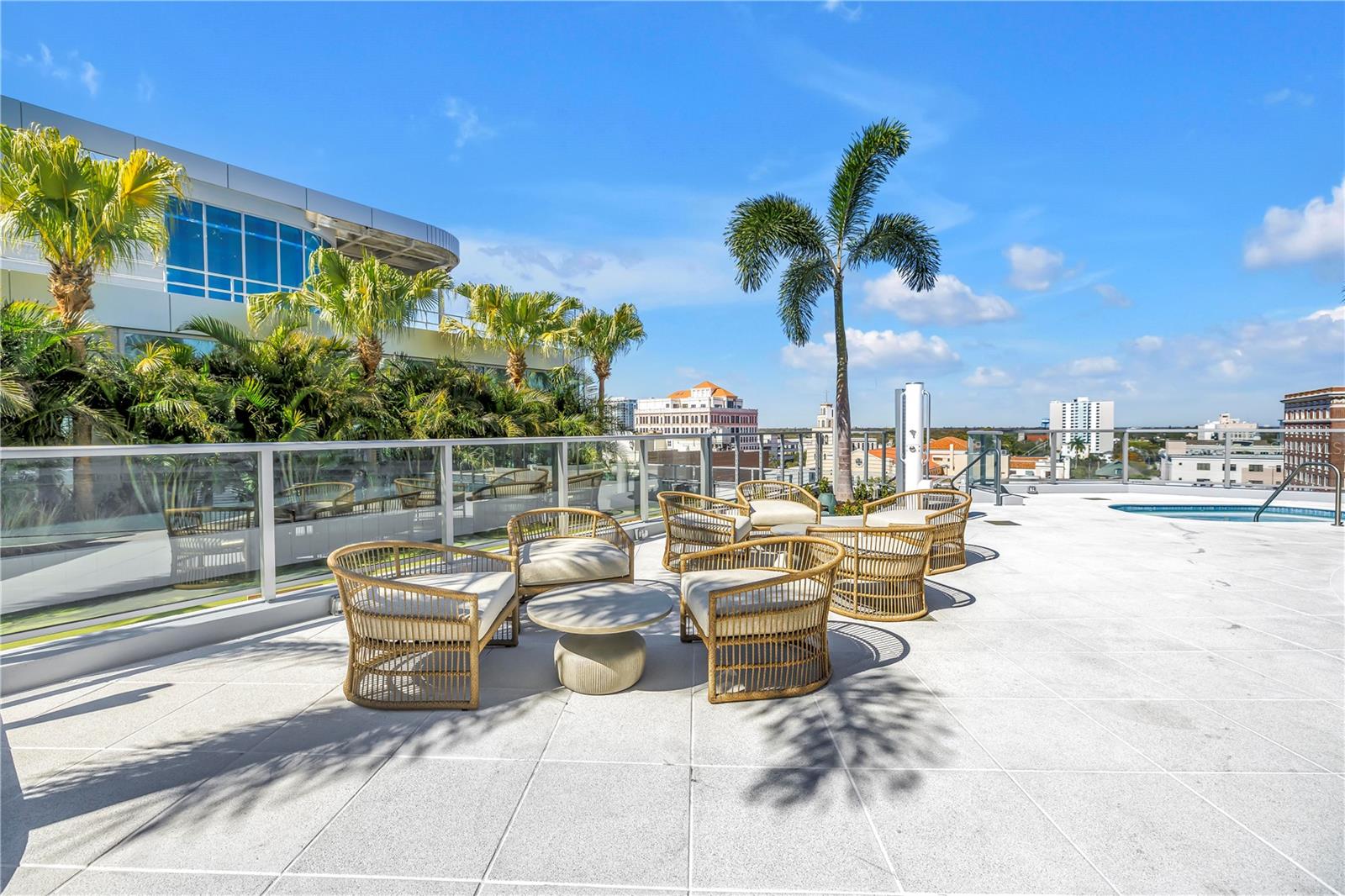 400 CENTRAL - Residential Lease