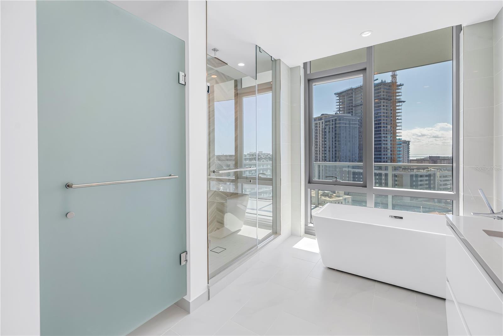 400 CENTRAL - Residential Lease