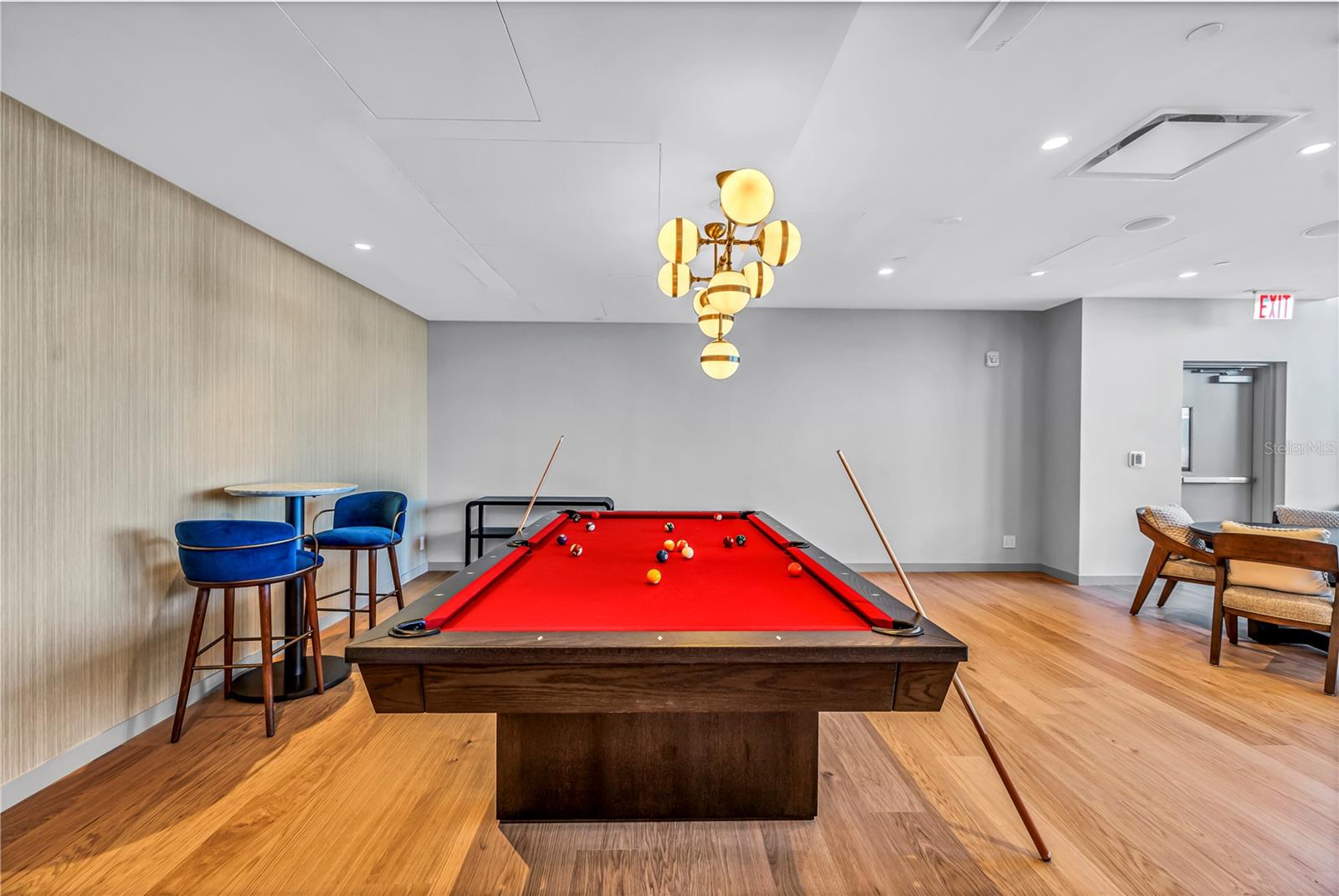 400 CENTRAL - Residential Lease