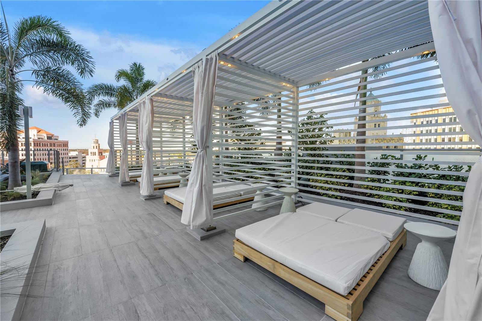 400 CENTRAL - Residential Lease