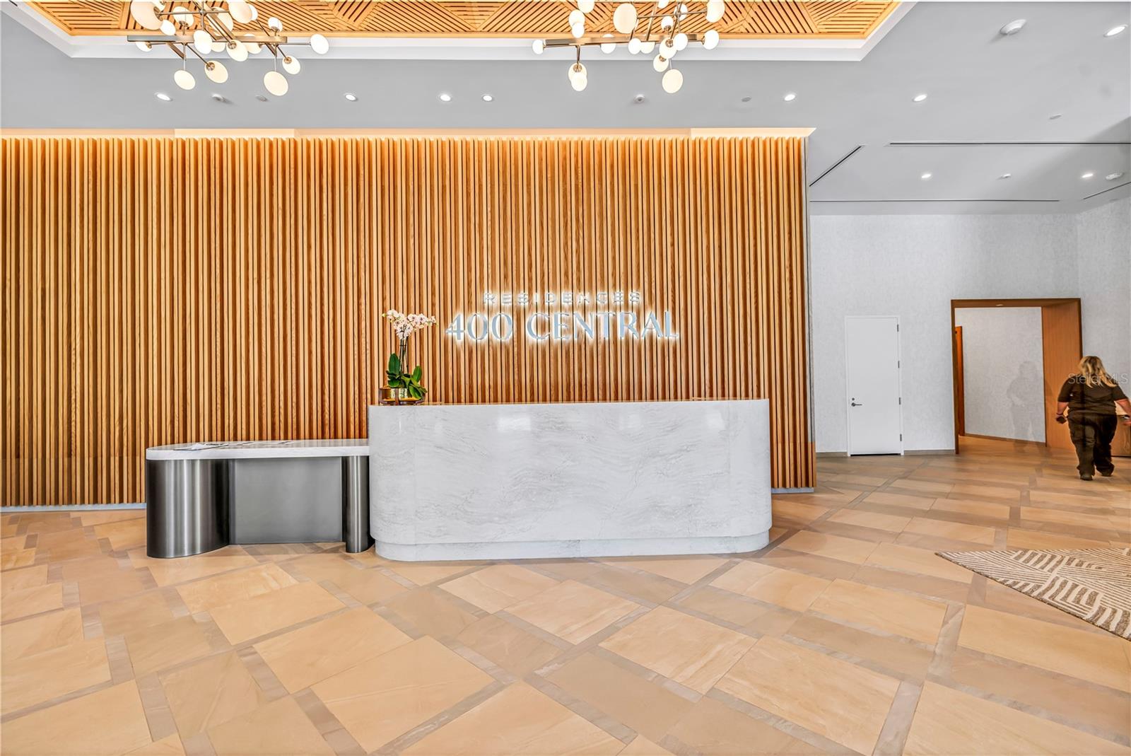 400 CENTRAL - Residential Lease