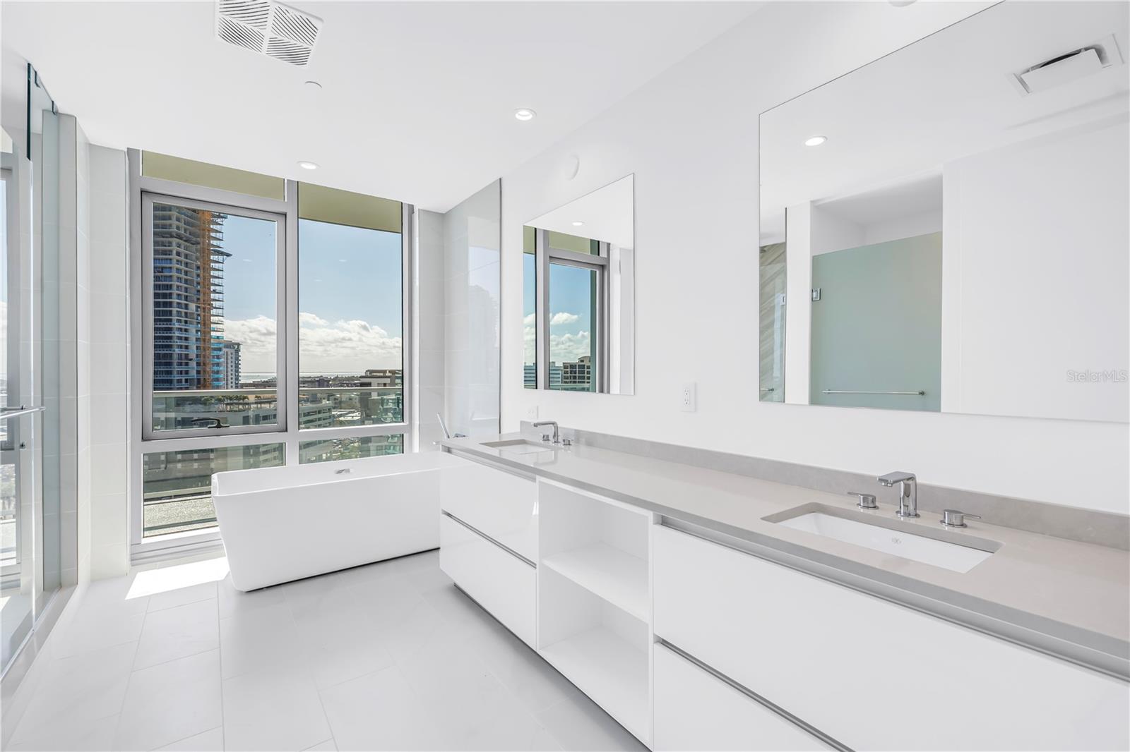 400 CENTRAL - Residential Lease